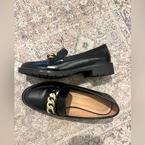 Elegant Black Loafers with Gold Chain